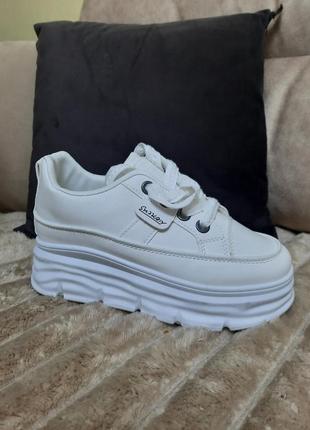 Кросівки на високій платформі