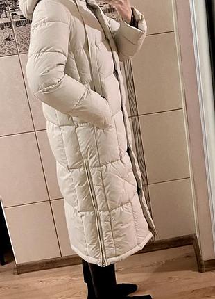 Бежевий теплий пуховик clasna