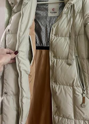 Бежевий теплий пуховик clasna