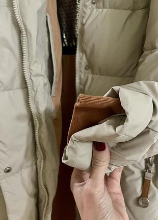 Бежевий теплий пуховик clasna