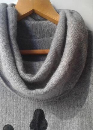 Роскошный ангоровый свитер-туника-платье с натуральным мехом на рукавчиках, декорирована аппликацией, вышитая стразами. можно надевать как платье