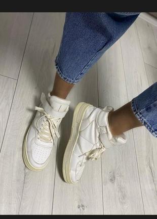 Белые кроссовки кеды сникерсы высокие bershka2 фото