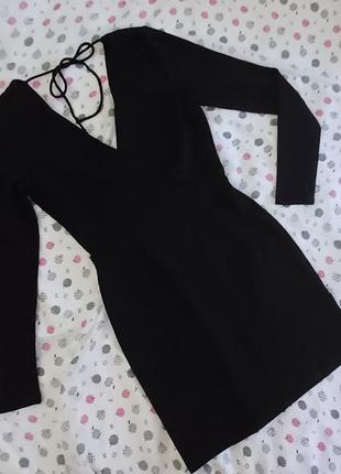 Черное мини платье от h&m с глубоким декольте