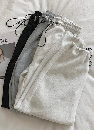 Брюки клеш на флисе с фиксаторами серые черные, белый меланж брюки с затяжками