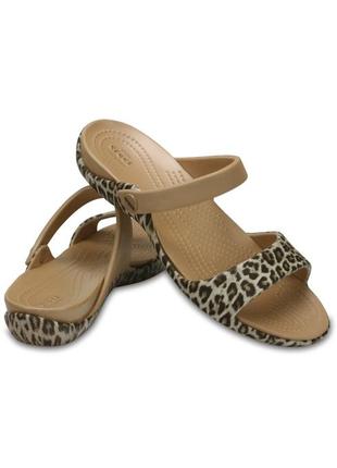 Босоножки, шлепанцы crocs