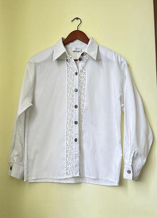 Жіноча офісна сорочка на довгий рукав білого кольору у смужку s розміру