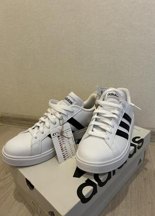 Кросівки adidas
