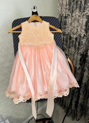Пышное платье с пайетками
