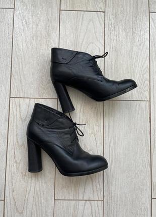 Ботльоны ботинки женские кожаные 39 размер