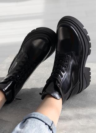 Женские черные демисезонные кожаные  ботинки на черной подошве  37 р-р10 фото