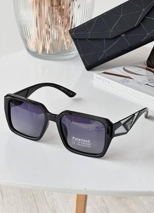 Солнцезащитные очки женские классическая форма prada polarized