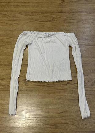 Біла кофта в обтяжку