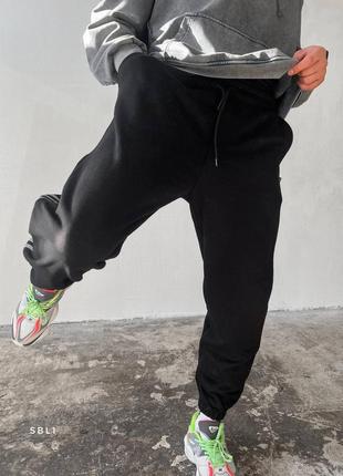Черные спортивные штаны с лампасами мужские4 фото