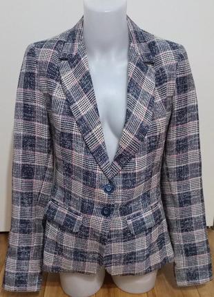 Пиджак фирмы wasp.42 размер с красивой тканью.