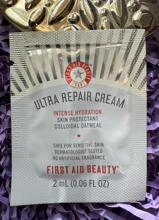 Пробник first aid beauty зволожувальний крем для обличчя ultra repair cream intense hydration, 2ml