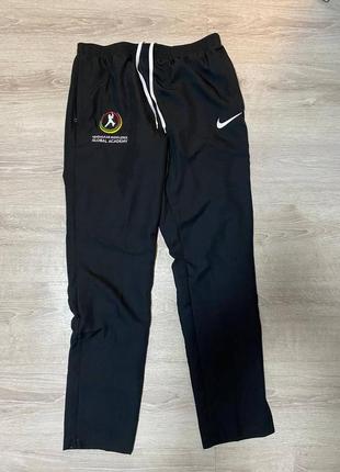 Спортивные штаны nike