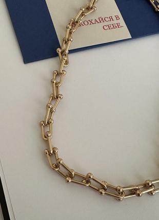 Намисто, чокер, масивна прикраса на шию