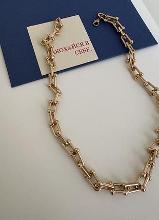 Намисто, чокер, масивна прикраса на шию