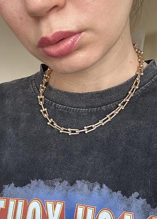 Намисто, чокер, масивна прикраса на шию