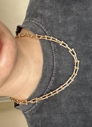 Намисто, чокер, масивна прикраса на шию