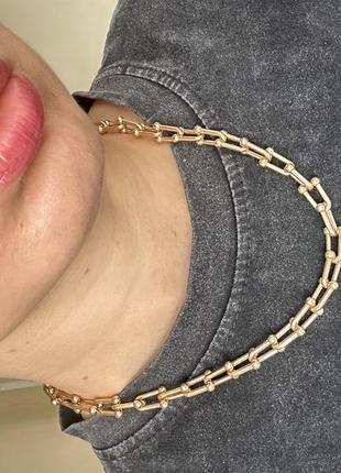 Намисто, чокер, масивна прикраса на шию