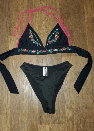 Купальник с вышивкой плавки чайка высокая посадка prettylittlething, купальник вышивка
