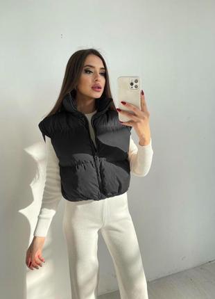 Женская стильная жилетка мини цвет чёрный