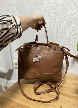 Коричнева сумка веселок, оригінал сумка із собачкою на довгому ремінці, зручна шкіряна брендова сумочка2 фото