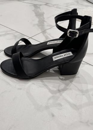 Нові босоніжки steve madden