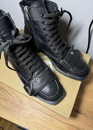 Черевики estro