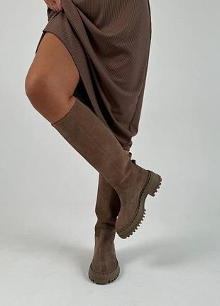 Замшеві чоботи труби в кольорі касторо з натуральної замші
