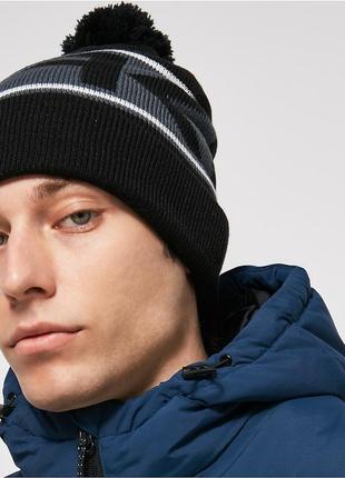 Шапка oakley factory cuff beanie blackout
оригинал