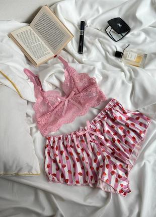 Короткая пижамка женская топ и шортики кружево полоска