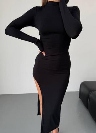 Чорна сукня із вирізом на спинці