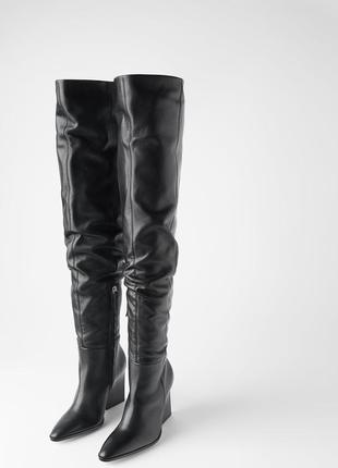 Кожаные ботфорты zara