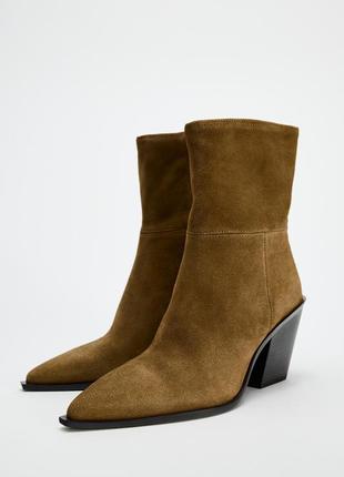 Шкіряні козаки zara.
розмір 38.