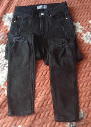 Джинсы чёрные
