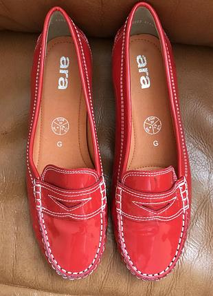 Макасини з лакової шкіри нові бренд