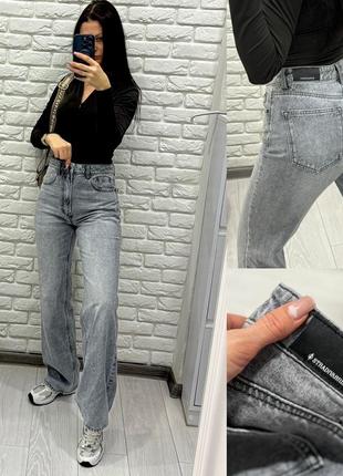 Джинси трубами stradivarius