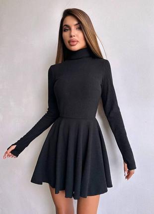 Черное трикотажное платье мини с юбкой солнцем