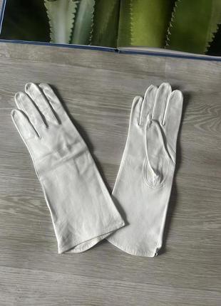 Тонкие кожаные белые лайковые перчатки