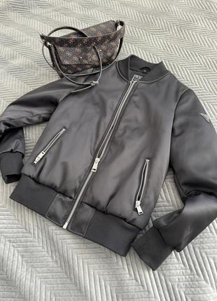 Курточка бомбер  guess