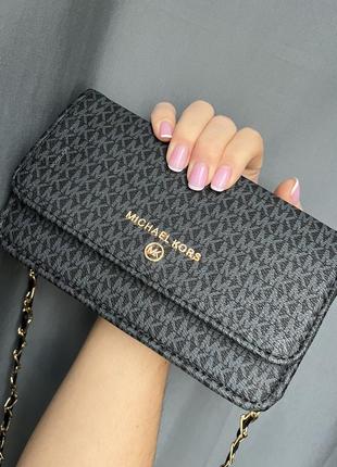 Маленький клатч, сумка. выполнена в стиле mk. michael kors.