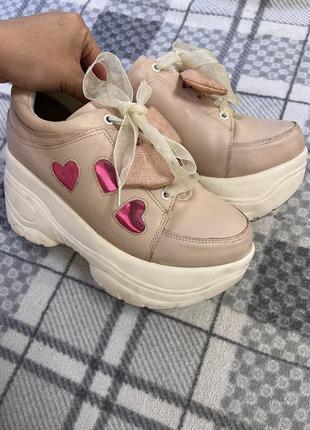 Кросівки на високій підошві