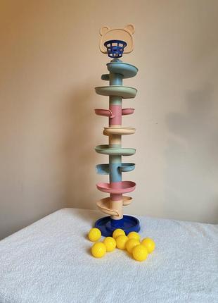 Піраміда з м‘ячиками