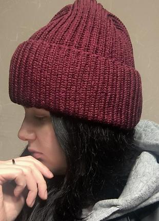 Стильная базовая бордовая марсала шапка бини