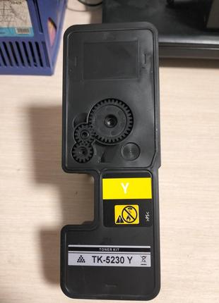 Картридж kyocera tk-5230y (1t02r9anl0). 
пустий, стан нового.