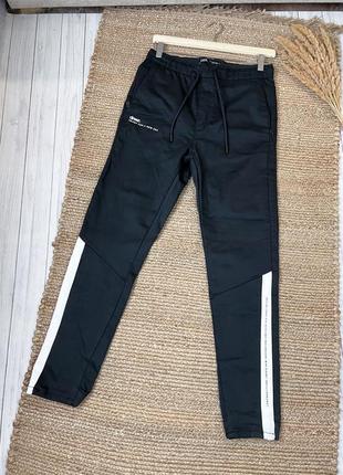 Повсякденні брюки-джогери в чорному кольорі zara