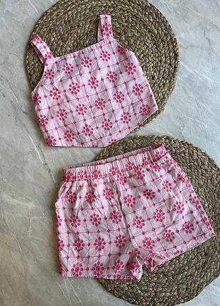 Костюм на лето 4-5 лет шортики и маечка укороченная