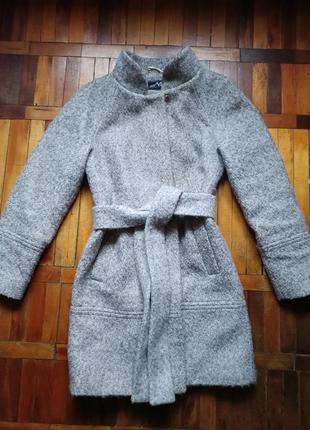 Пальто серое 42р